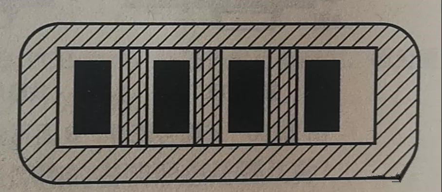 在兩個焊盤之間有導線通過時,應采取PCB阻焊設計,以防止焊接短路